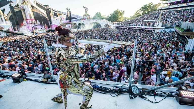 After two years of absence, the Belgian festival Tomorrowland is back all in glitter and magic