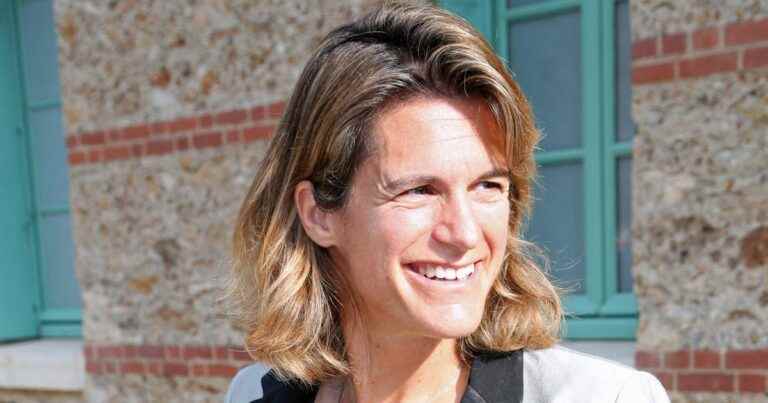 Amélie Mauresmo: caring mother for her children’s school show