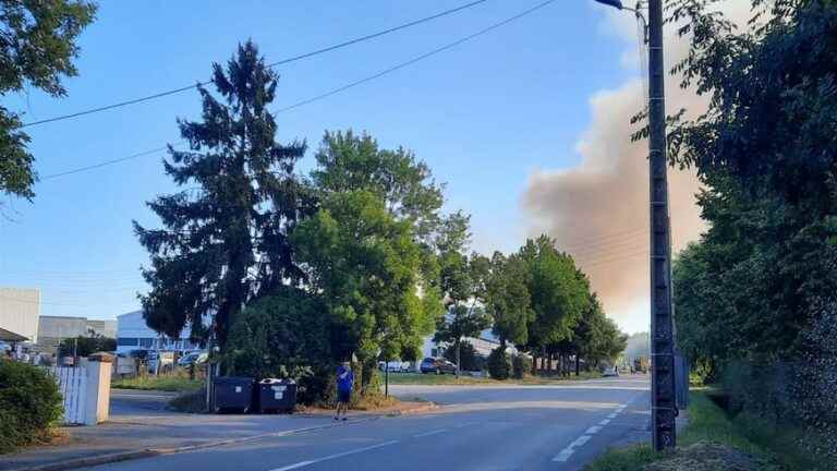 An impressive fire this Thursday morning in Laval, no injuries to deplore for the moment