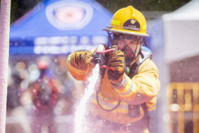 Angrignon Park |  Quebec firefighters compete in an endurance test