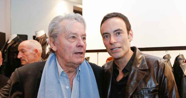 Anthony Delon angry with his father Alain because of his book?  He answers