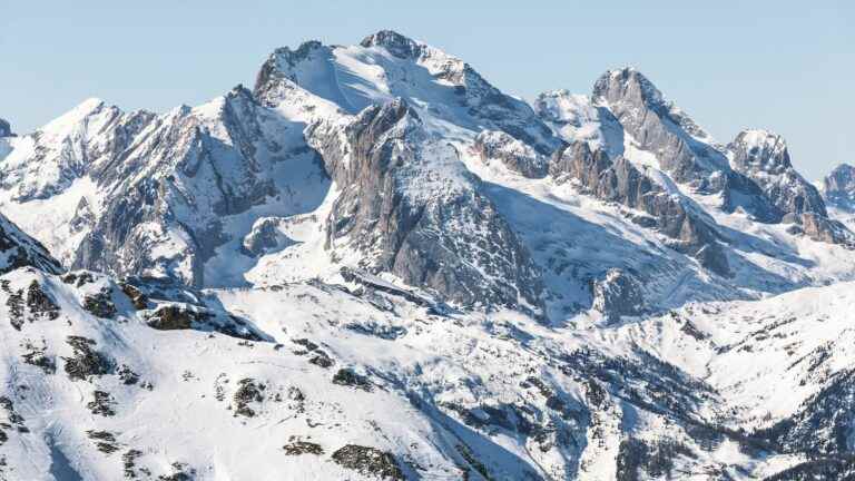 At least six dead and eight injured in the collapse of the Marmolada glacier in the Italian Alps