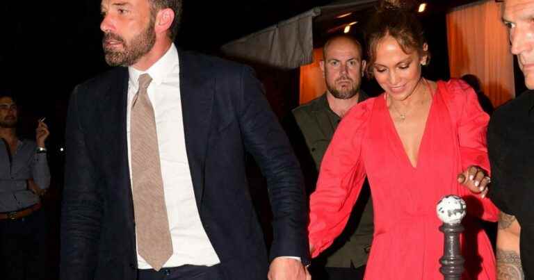 Ben Affleck married to Jennifer Lopez: hot kisses in front of his daughter Violet, lookalike of his mother at 16