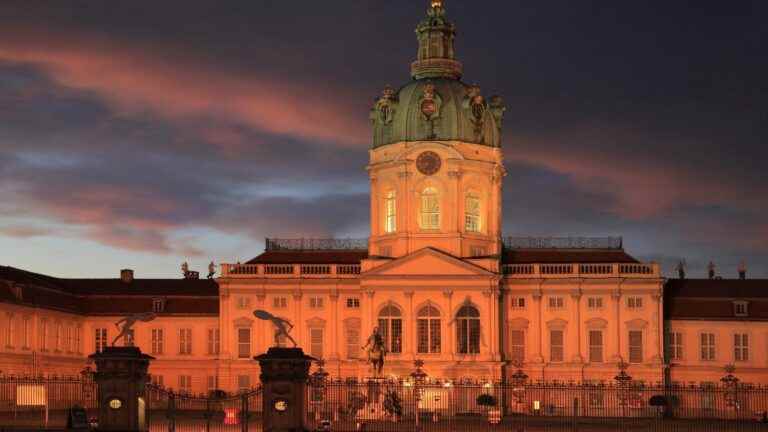 Berlin turns off the lights of its monuments at night to save energy