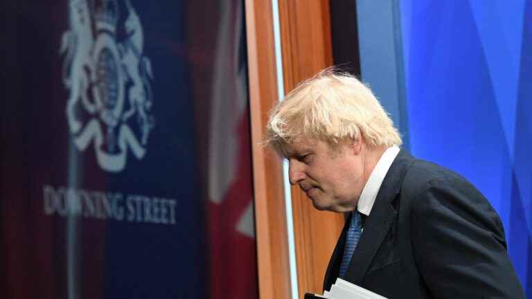 Boris Johnson weakened by the resignation of two ministers