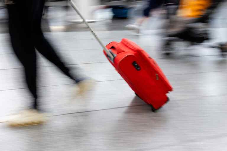 Breakdown at baggage check-in |  Monster delays at Montreal airport