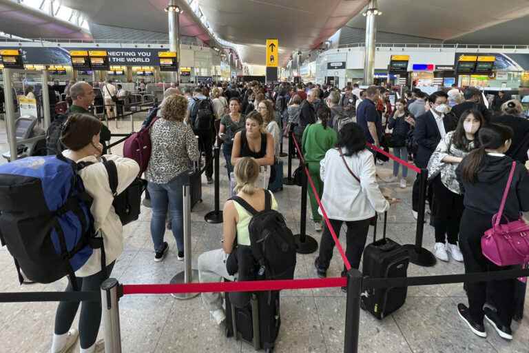 Chaos at airports |  Heathrow limits the number of passengers