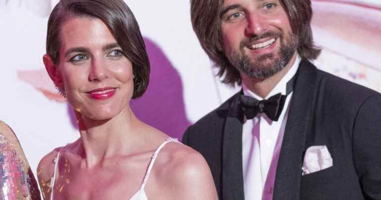 Charlotte Casiraghi on the arm of Dimitri Rassam: chic and accomplice couple at the Bal de la Rose in Monaco