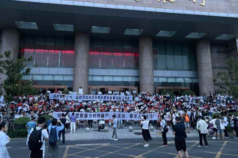 China |  Villainous group arrested after rare protest by savers