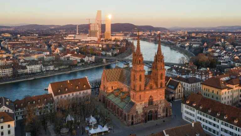 Discover Basel Minster on the internet