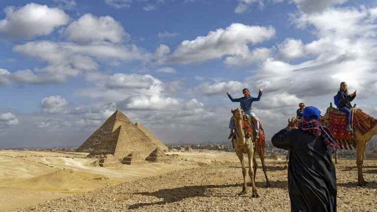 Egypt now allows tourists to take photos in public spaces