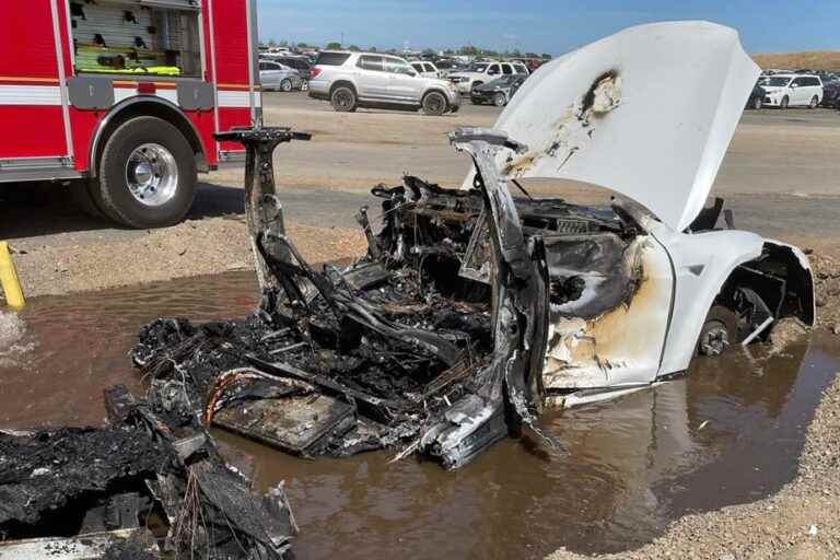 Electric car fires, a new challenge for American firefighters