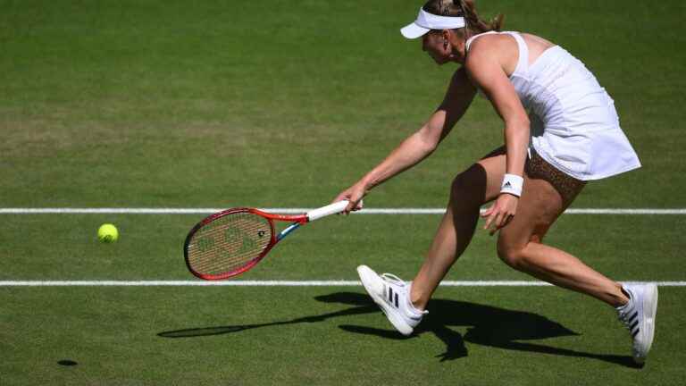 Elena Rybakina serves for the match against Ons Jabeur… Follow the final