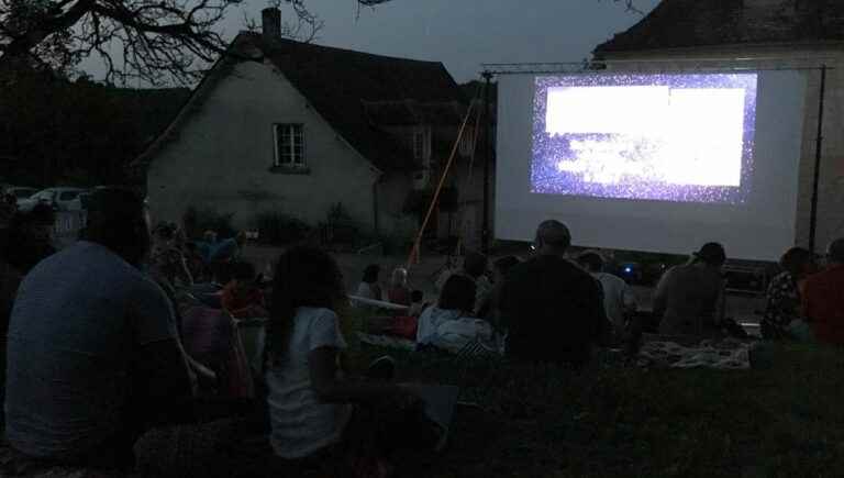 Evenings of the canvases begins on Tuesday and travels through 9 villages in the Dordogne