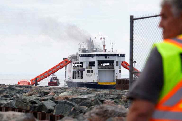 Ferry burnt down in the Maritimes |  Prince Edward Islanders help stranded passengers