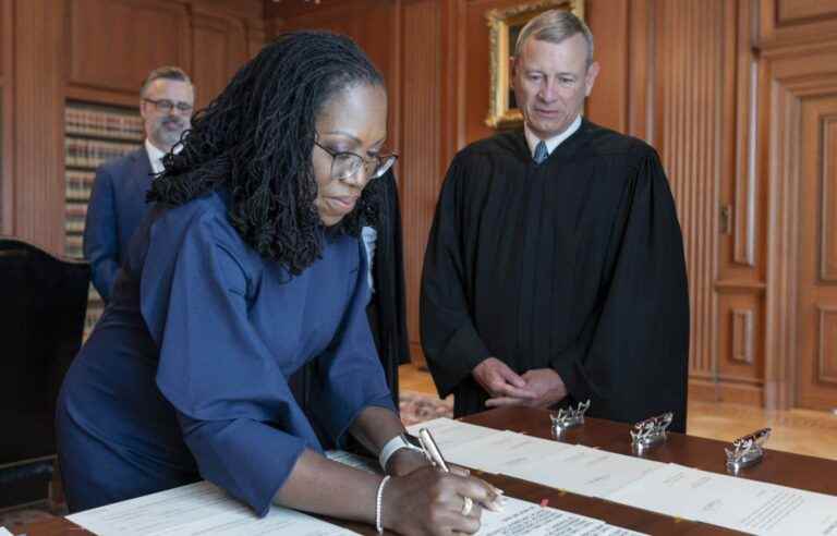 First African-American justice on US Supreme Court sworn in