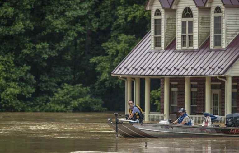 Flooding in Kentucky kills at least 15