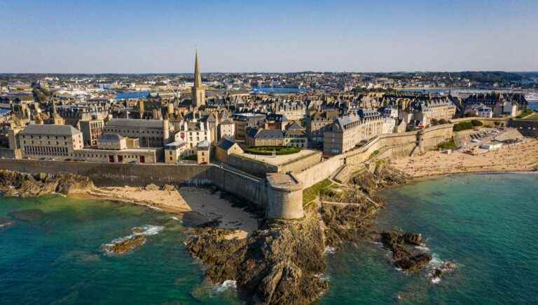 Heading for Brittany, on the ramparts of Saint-Malo