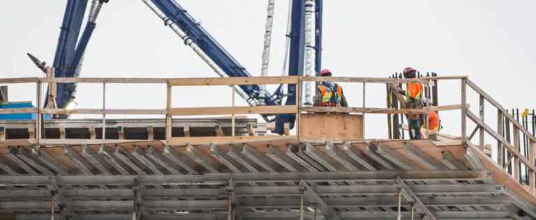 Housing starts fell in Canada and Quebec