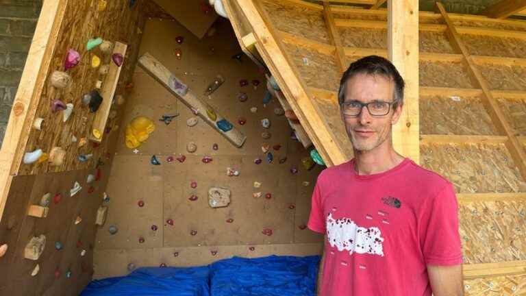 In Doazit, an individual provides a climbing wall in his barn