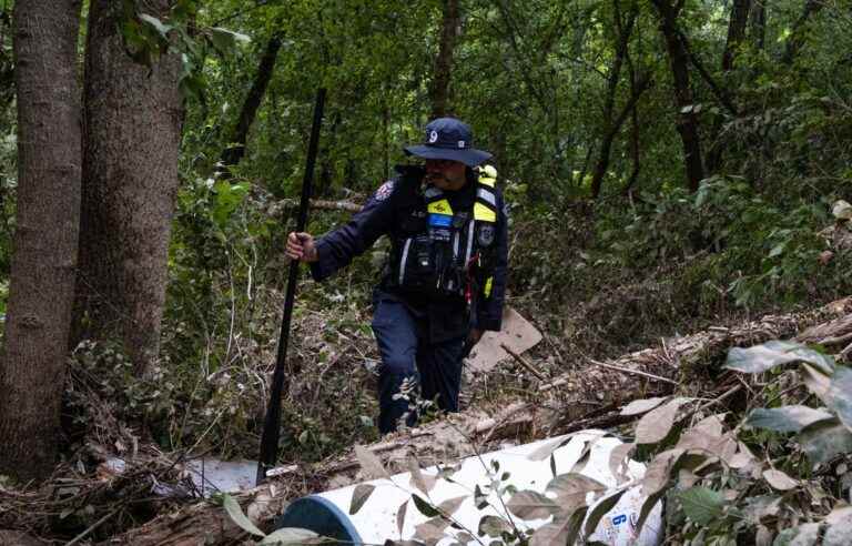 In flooded Kentucky, door-to-door to count the dead