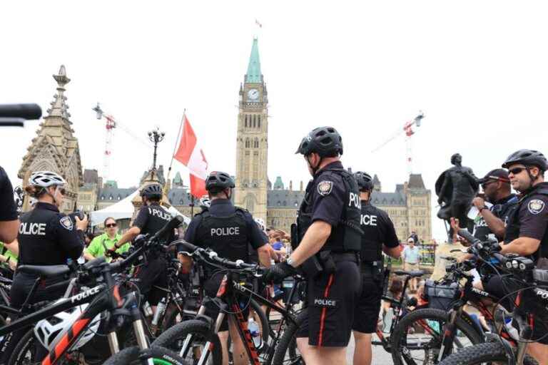 In front of parliament in Ottawa |  Protesters against compulsory vaccination gathered