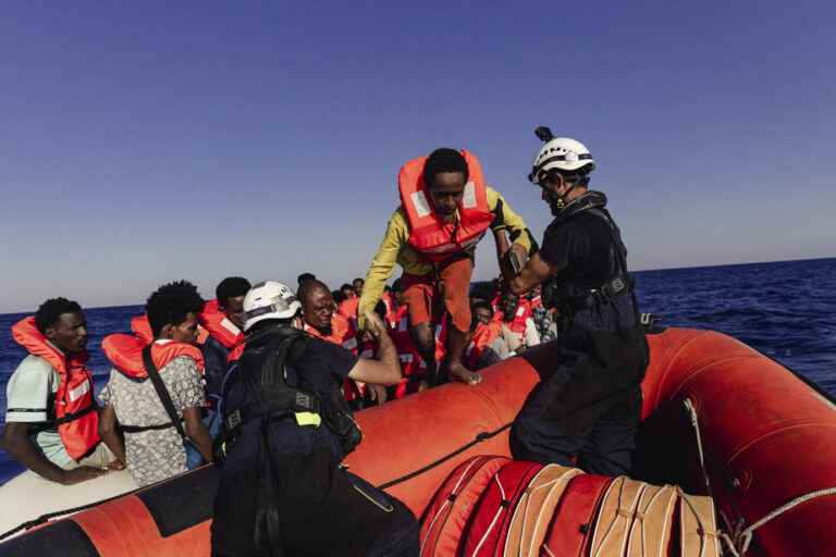 Italy |  More than a thousand migrants disembark, in the middle of the electoral campaign