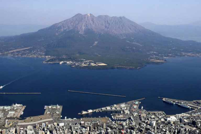 Japan |  Sakurajima volcano eruption, dozens evacuated