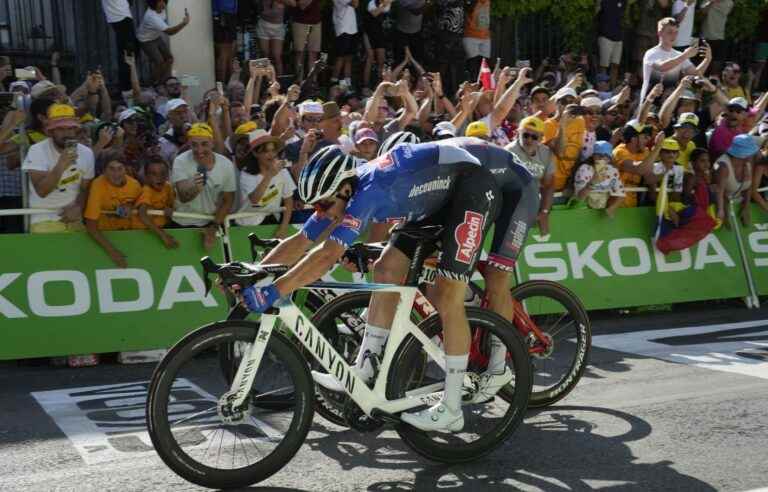 Jasper Philipsen wins the 15th stage of the Tour de France