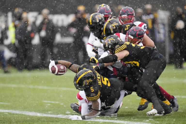 Larks c.  Tiger-Cats |  A first match against Khari Jones