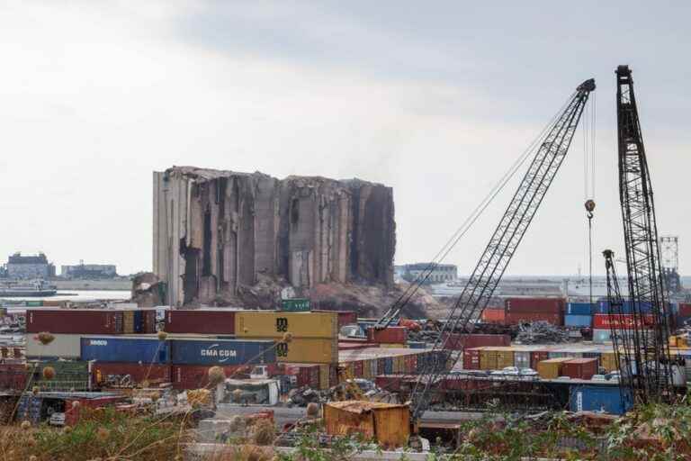 Lebanon |  Silos collapse in the port of Beirut