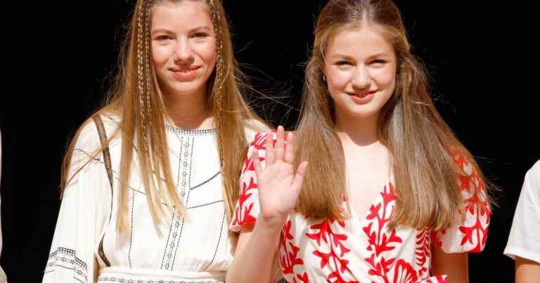 Leonor and Sofia from Spain accomplices: solo for their first engagement between sisters, the teenagers radiate