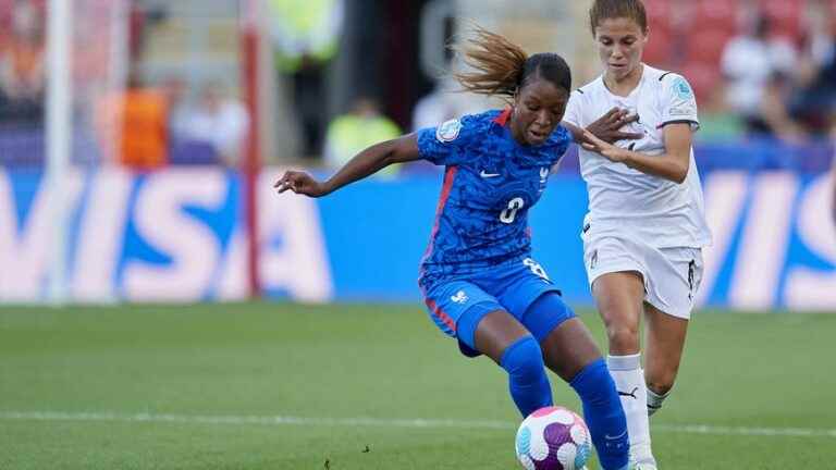 Les Bleues start strong, 5-1 victory against Italy