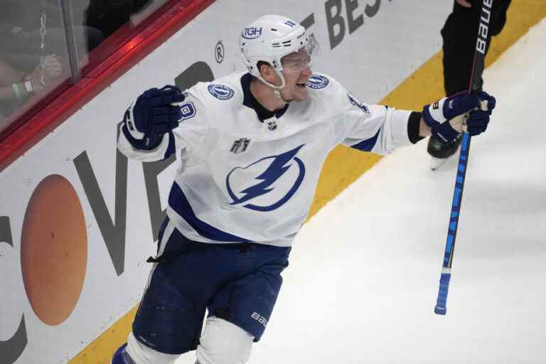 New Jersey Devils |  Ondrej Palat signs for the next five seasons