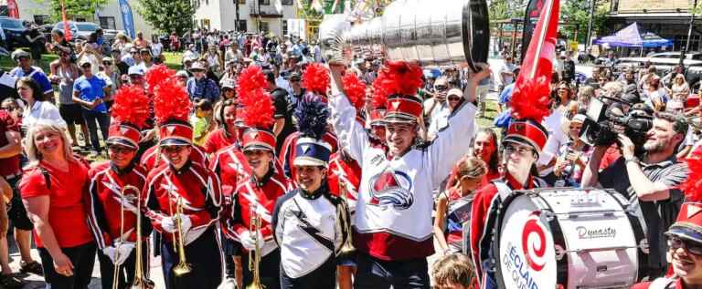 Nicolas Aubé-Kubel marches with the Stanley Cup in Sorel