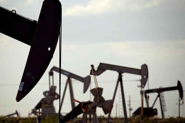 Oil hesitates, caught between recession fears and supply cuts