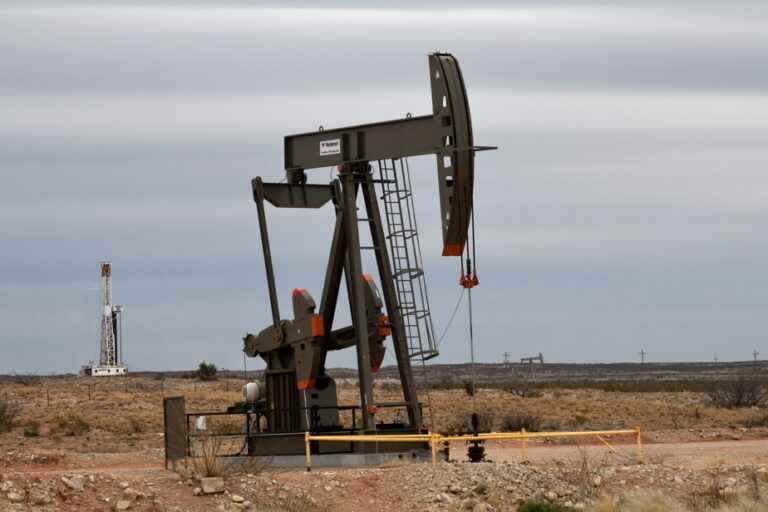 Oil wavers, gas up