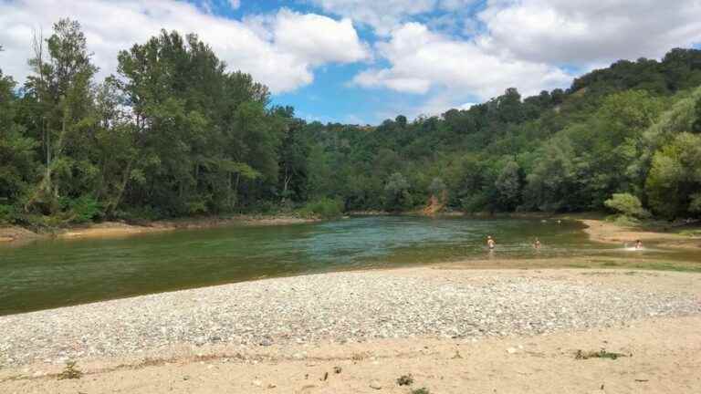 On the banks of the Garonne, the Aouach beach is filling up