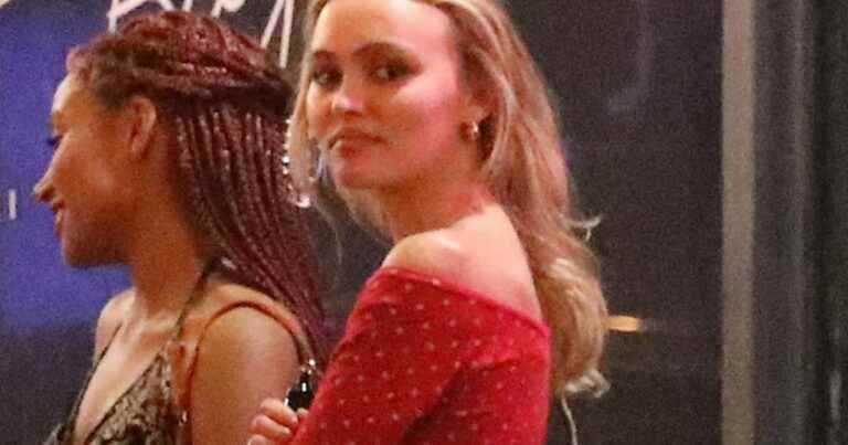 PHOTOS – Lily-Rose Depp: Sexy and gourmet evening in single mode