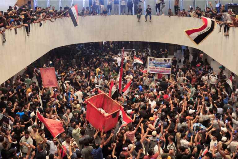 Political crisis in Iraq |  Protesters briefly take over Parliament