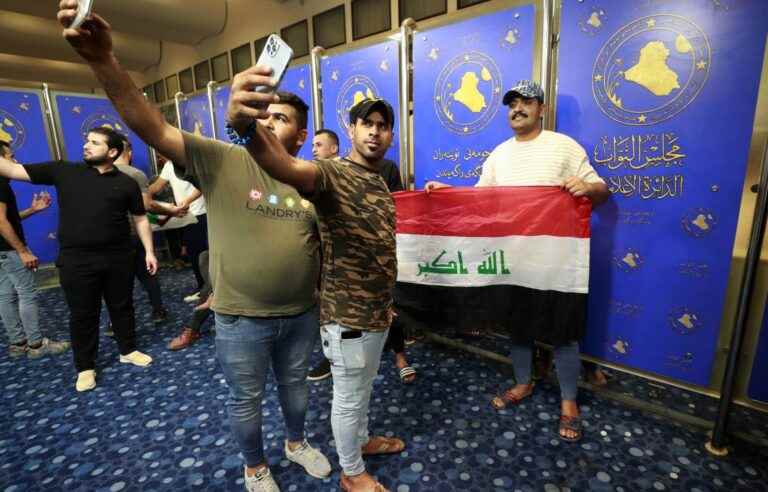 Political crisis in Iraq: pro-Sadr demonstrators briefly invade parliament