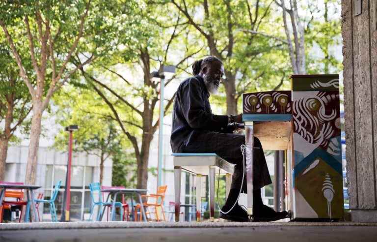 Public pianos, the unloved project