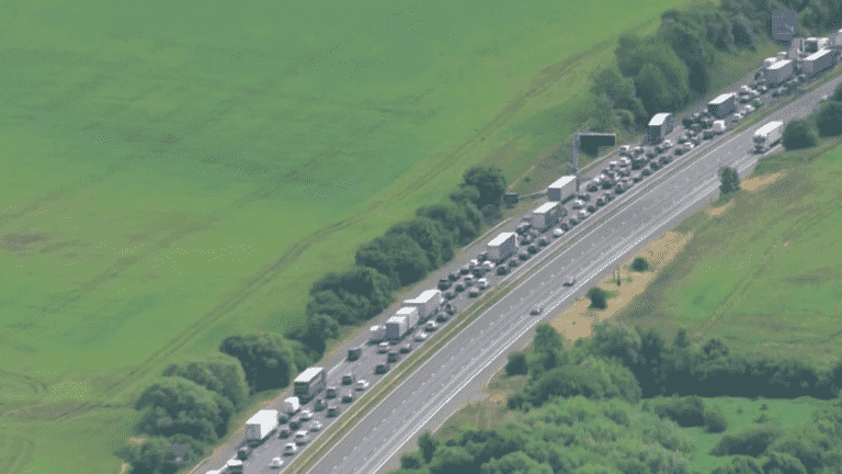 Roads: major traffic jam in Dover