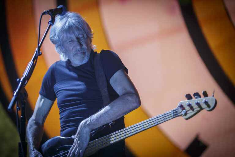 Roger Waters in solidarity with pro-Palestinian activists at McGill