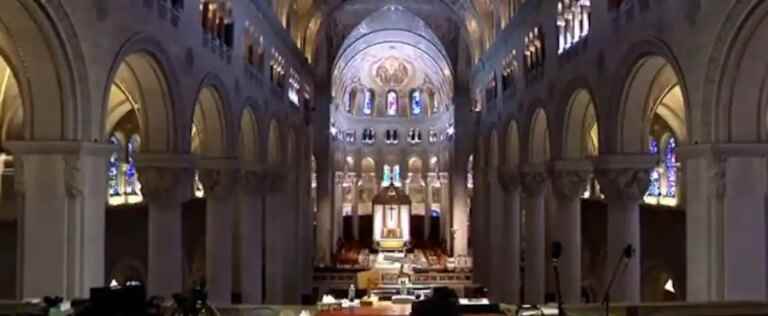 See the preparations for the arrival of Pope Francis in Quebec