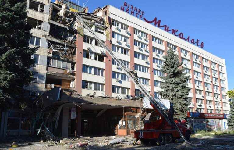 Several dead in strikes in central Ukraine