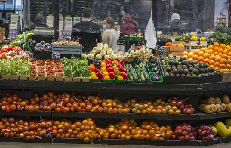 Small grocery stores lose out to inflation