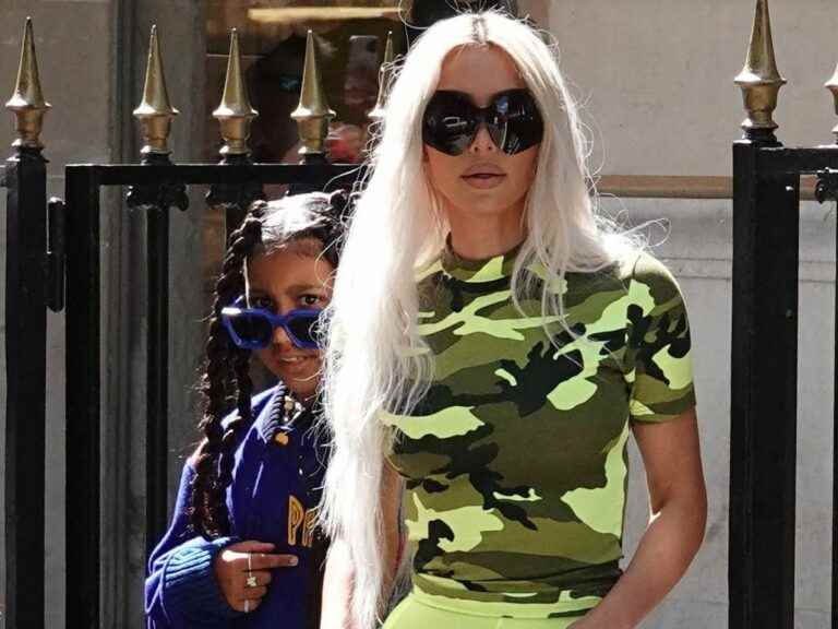 Spotted in the streets of Paris with her eldest daughter North… the web is on fire for their explosive looks!