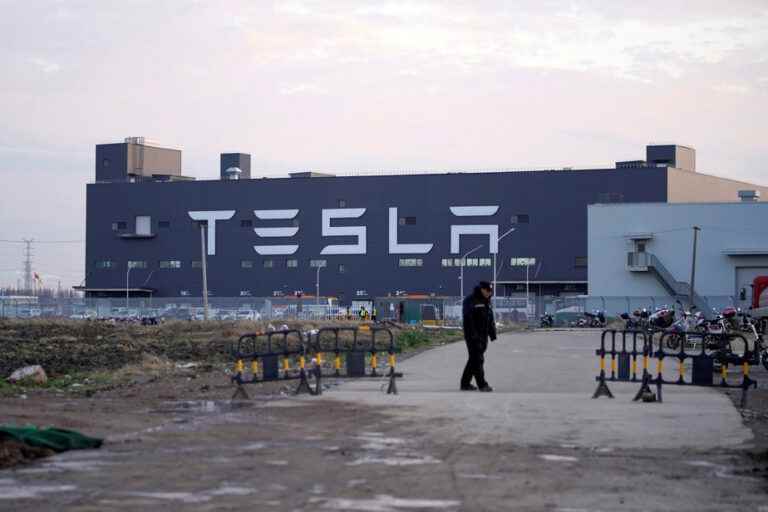 Tesla |  Deliveries fall as Chinese factory closes