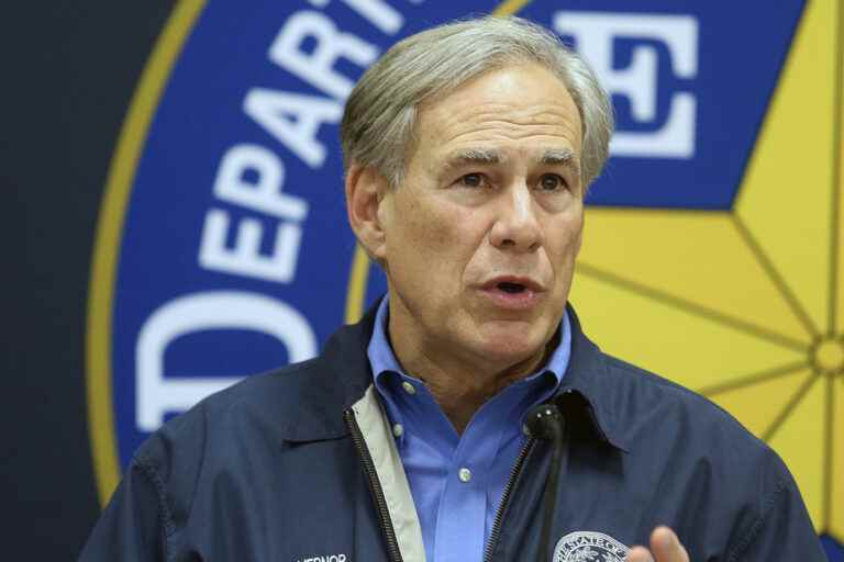 Texas |  Governor allows police to turn migrants back at border